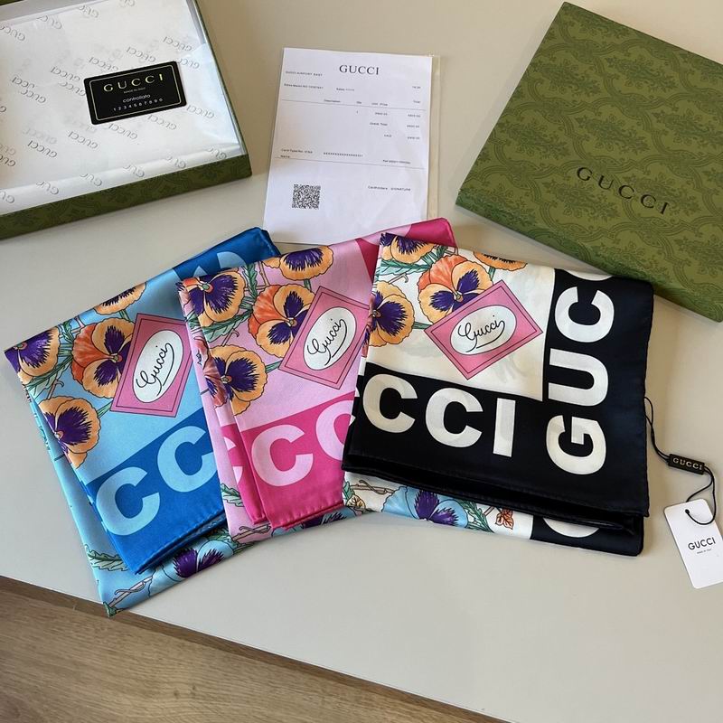 Gucci silk scarf hm06